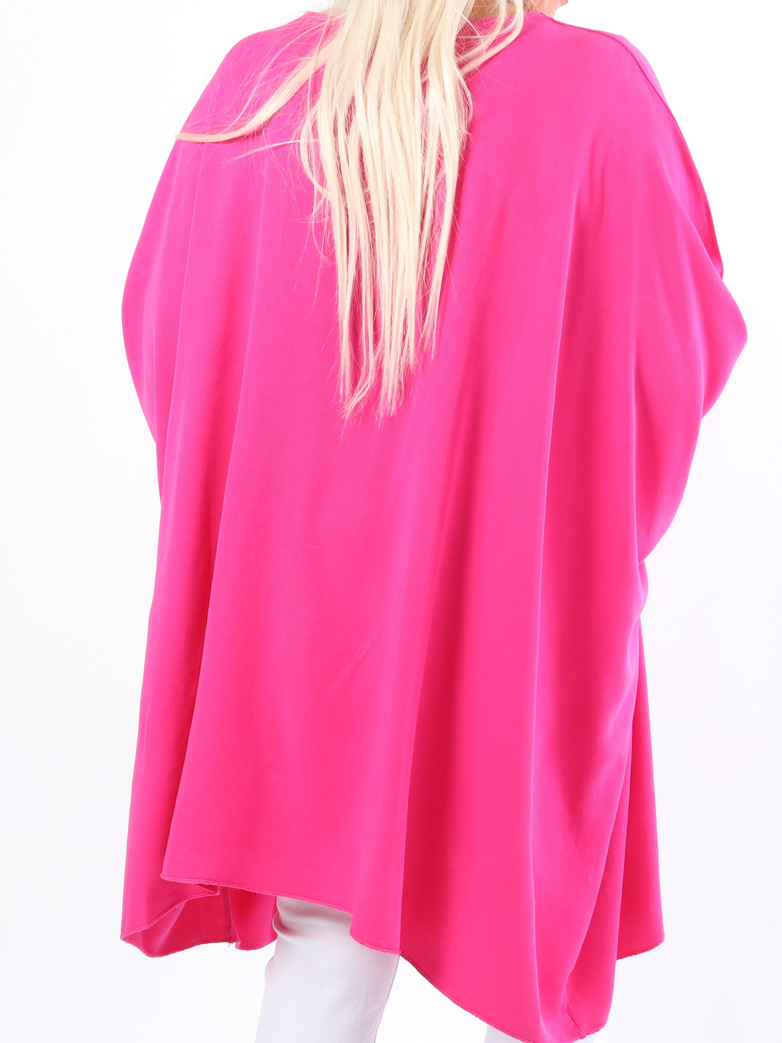 Flavia - Plus size t-shirt med silvertryck och fladdermusärmar